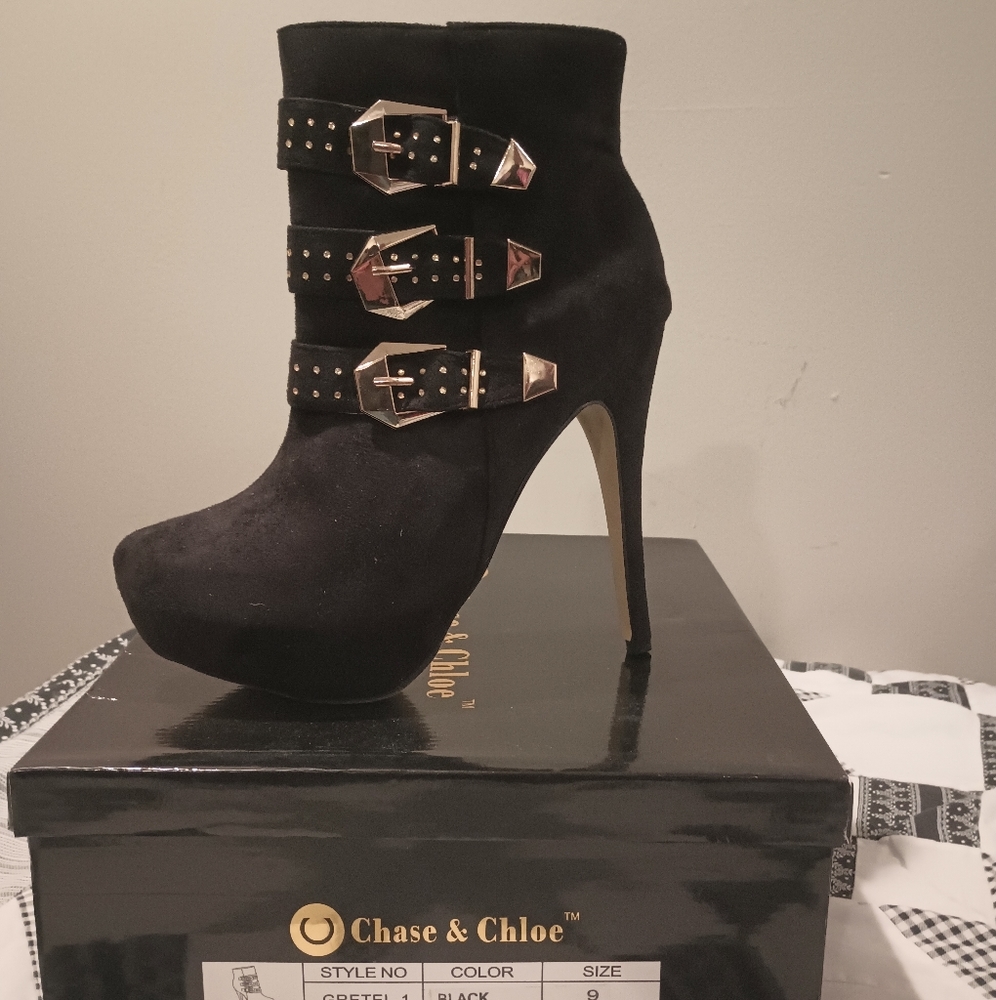 Heel boots - Picture 1 of 4